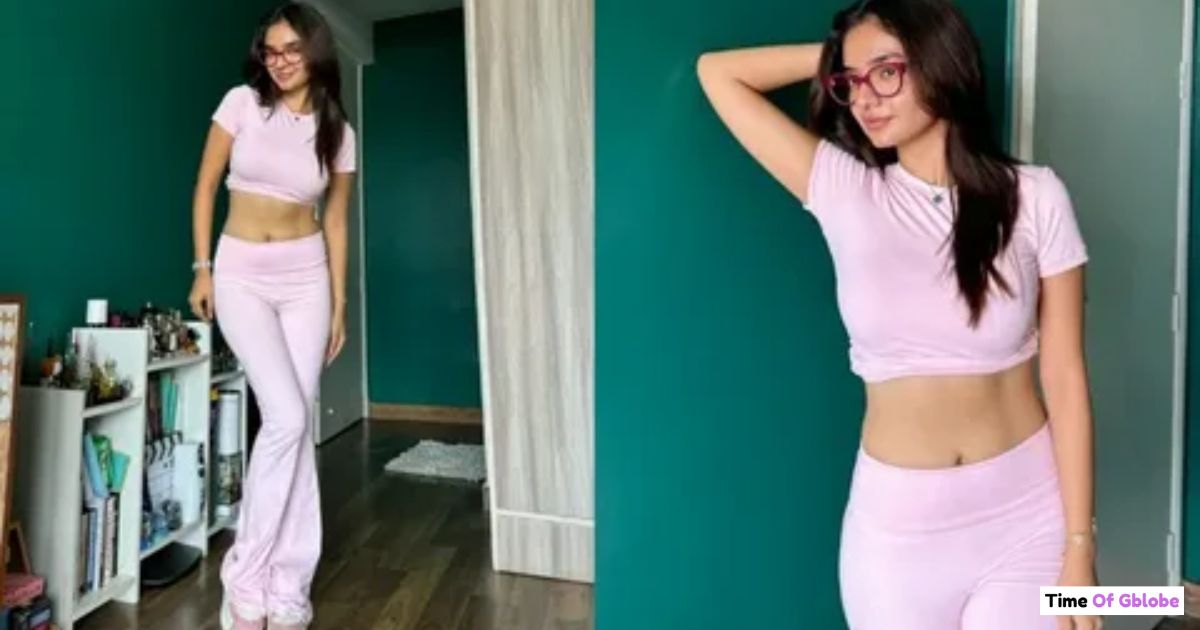 Anushka Sen Height in Feet