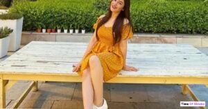 Aroob Khan Biography, Age, Songs, Boyfriend & Family Aroob Khan Career Journey